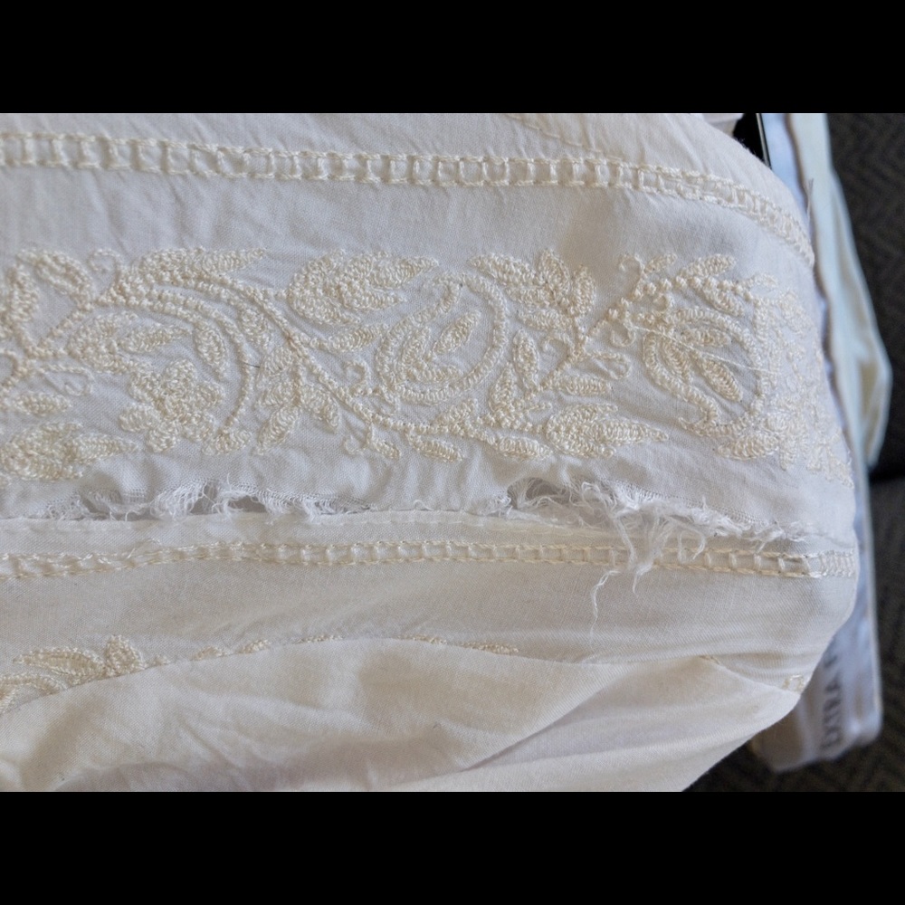 White Indian style dress and pants - Picture 5 of 5